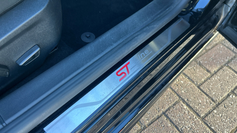 Ford Focus 1.0 EcoBoost Hybrid mHEV 125 ST-Line X Edition 5dr Petrol Hatchback